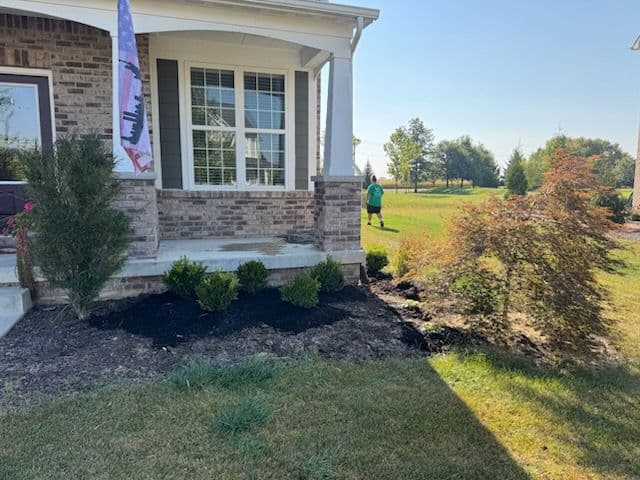 Gallery photos for Transforming Curb Appeal with Expert Landscaping: Image #2