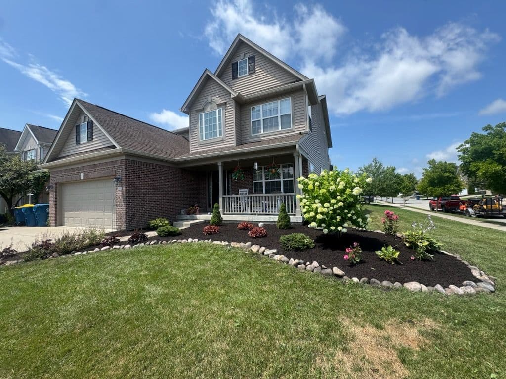 Gallery photos for Stunning Lawn Transformation and Mulch Installation: Image #1