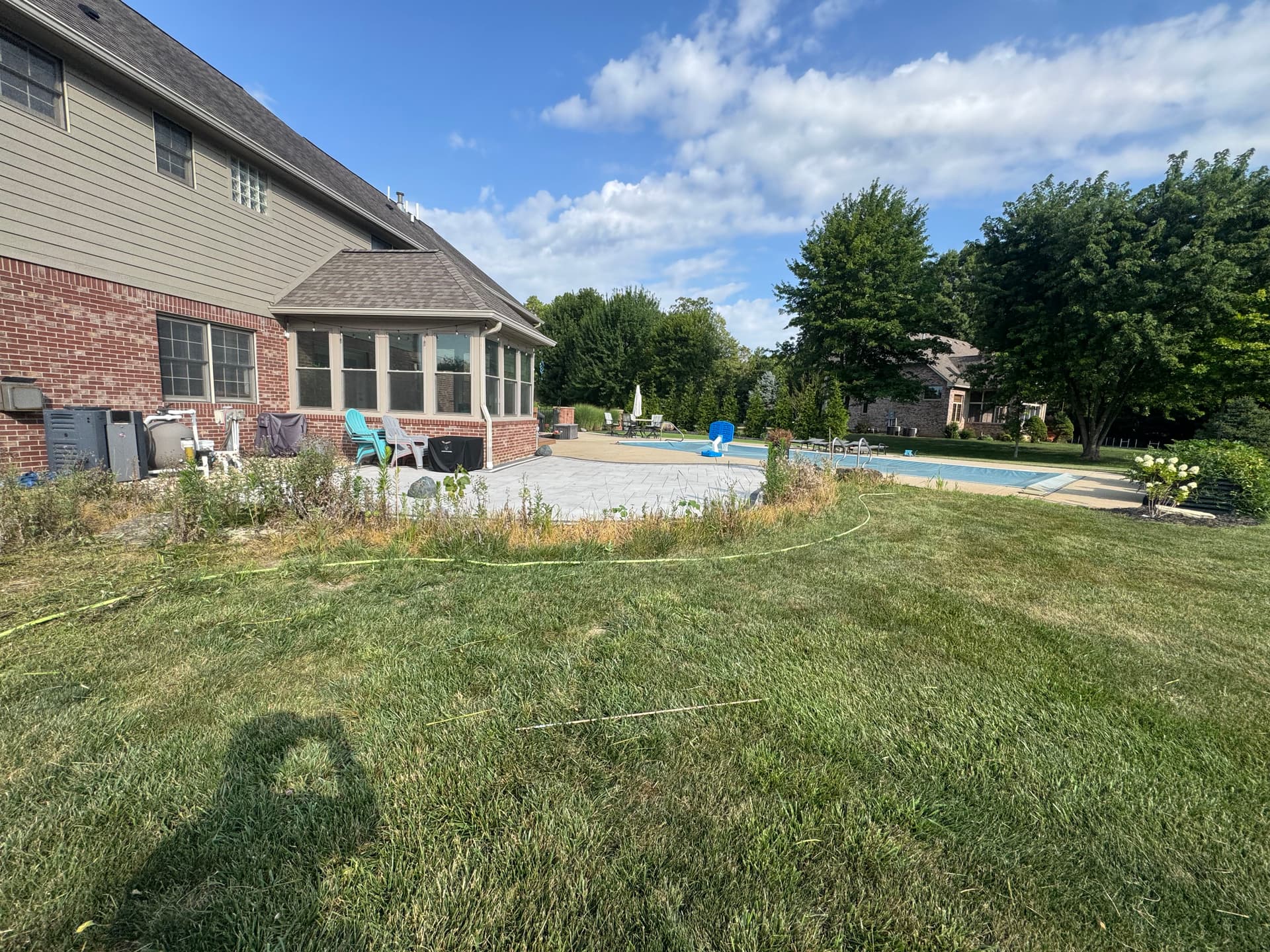Gallery photos for Overgrown Mulch Beds Cleared and Ready for a Fresh Start: Image #2