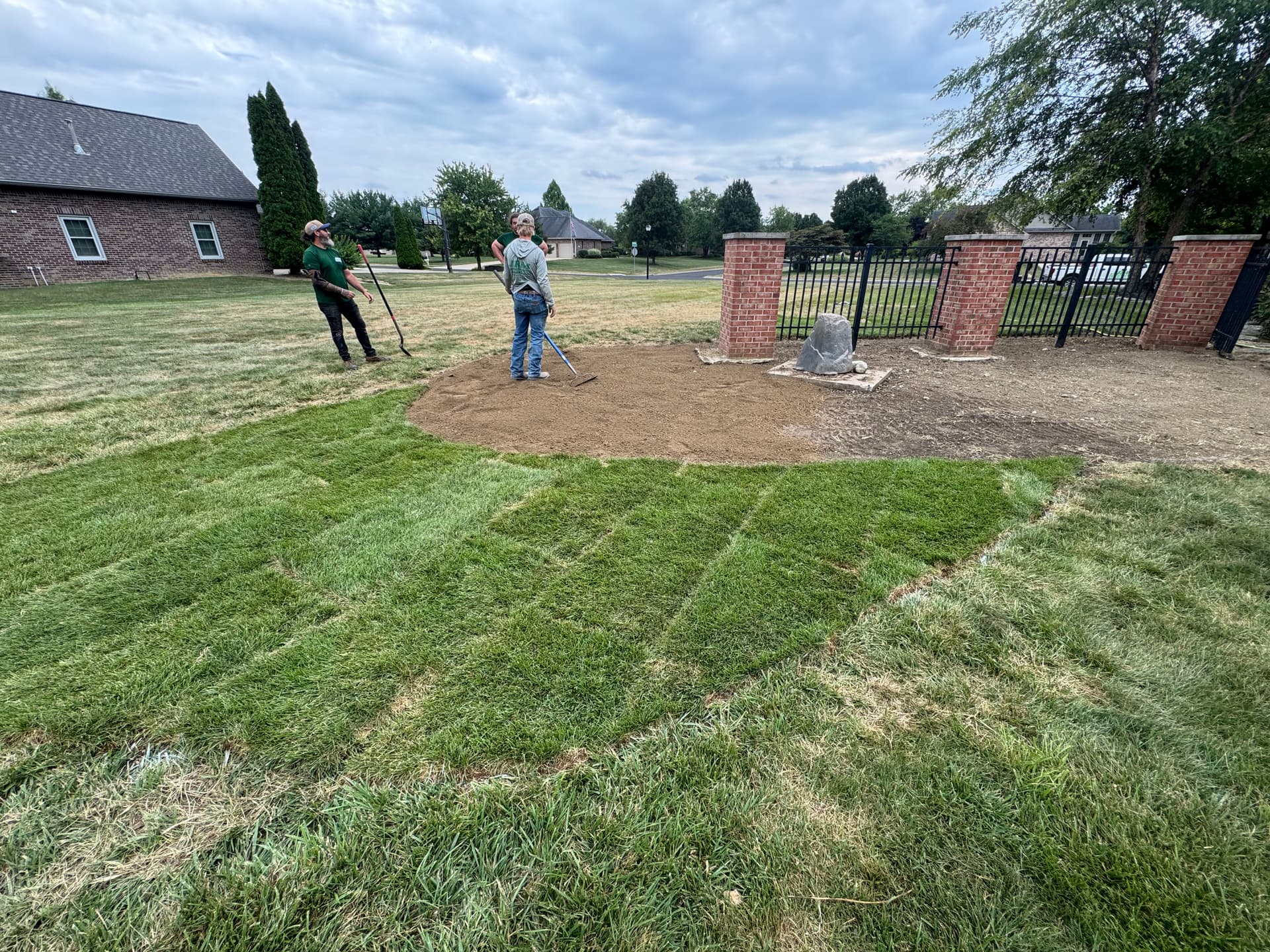 Gallery photos for Overgrown Mulch Beds Cleared and Ready for a Fresh Start: Image #1