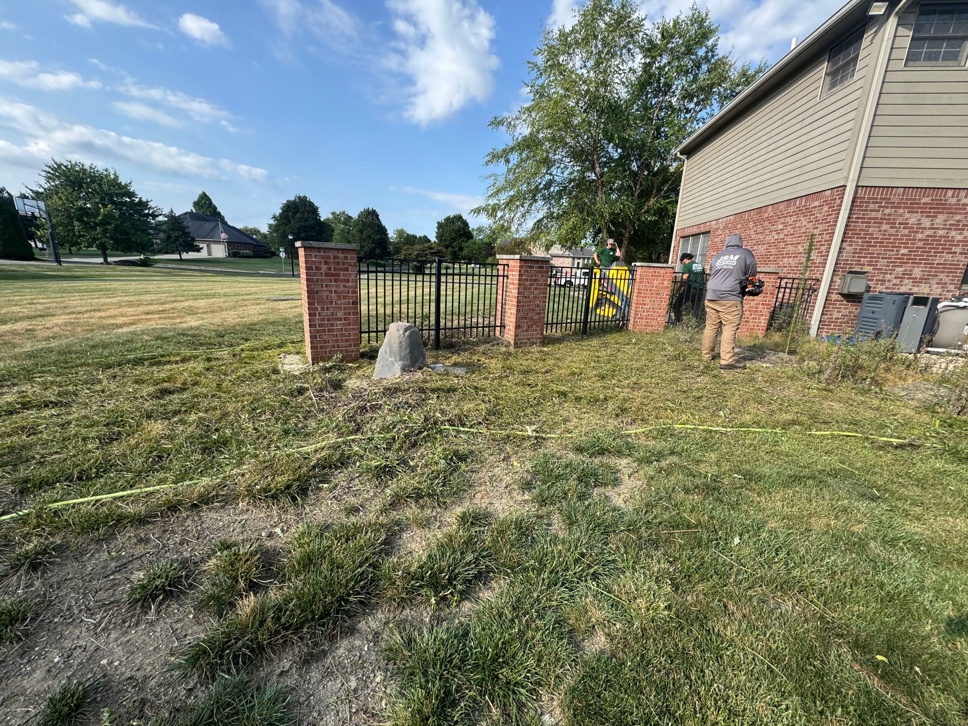 Gallery photos for Overgrown Mulch Beds Cleared and Ready for a Fresh Start: Image #3